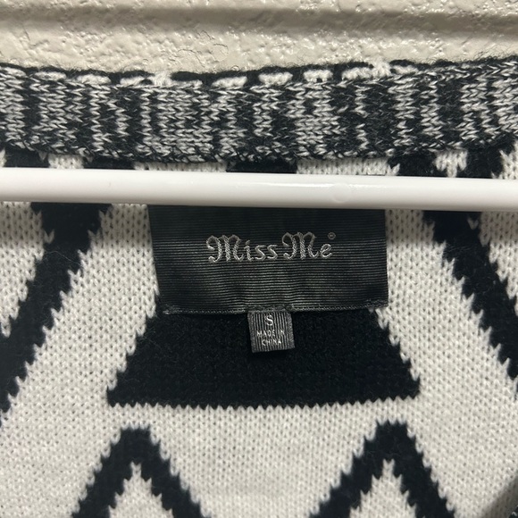 NWOT Miss Me Reversible Cardigan Poncho - Picture 4 of 6